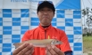 今大会で釣れた最大長寸は岡本選手の釣られた25センチ。